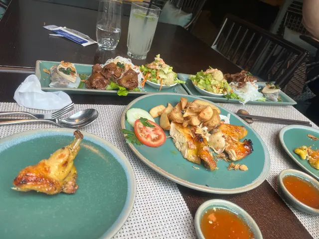 蝦沙律    香茅豬肉檬