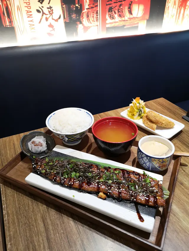 特盛蒲燒原條鰻魚定食