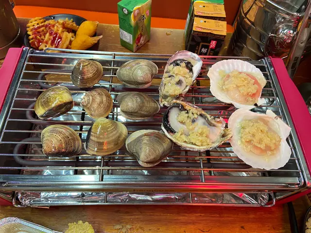 蜆大概有3隻選擇，唔同大細，我唔知係咩蜆，但食落鮮味十足，肉都係大大粒既；扇貝我全程食得最多，鮮甜👍🏼加上食多啲覺得可以回本🤣
