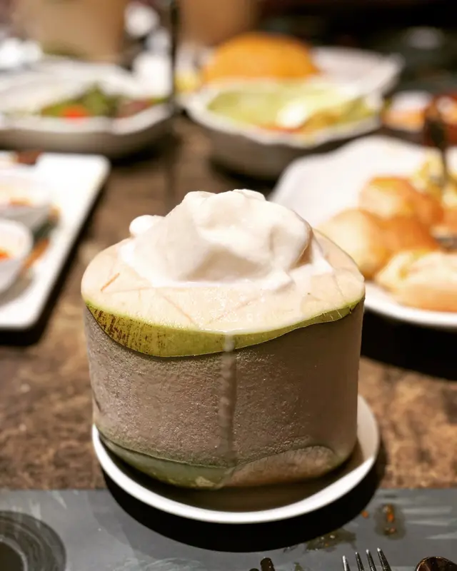 邊嚷著很冷,邊吃個不停