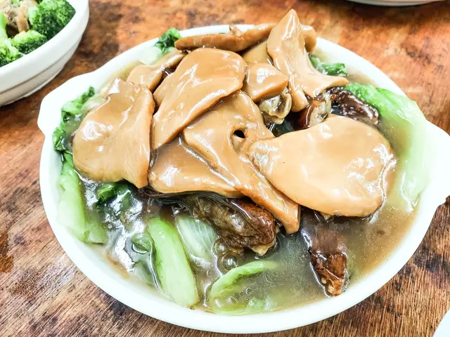 鴨掌扒生菜