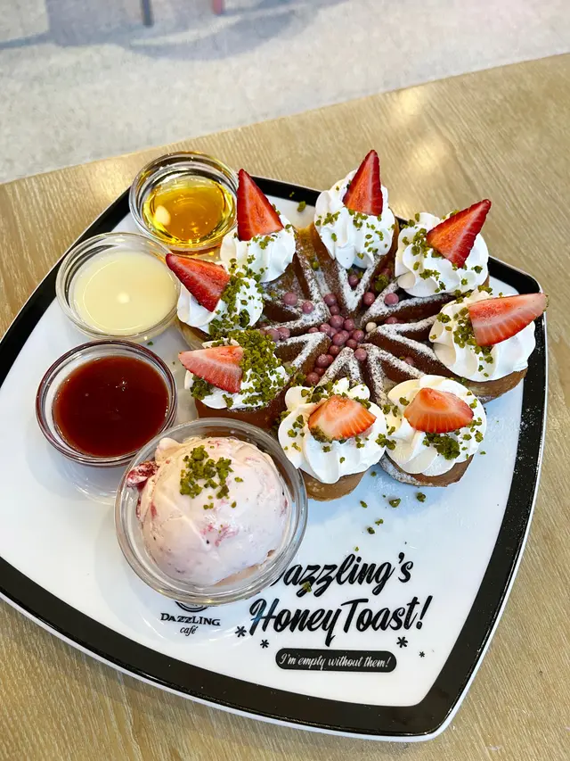 草莓繽紛冰淇淋鬆餅