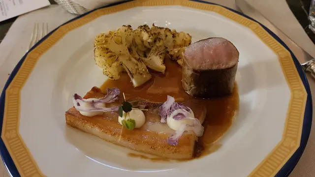 烤豬柳及豬腩肉配椰菜花三款(燒、蓉、薄片)