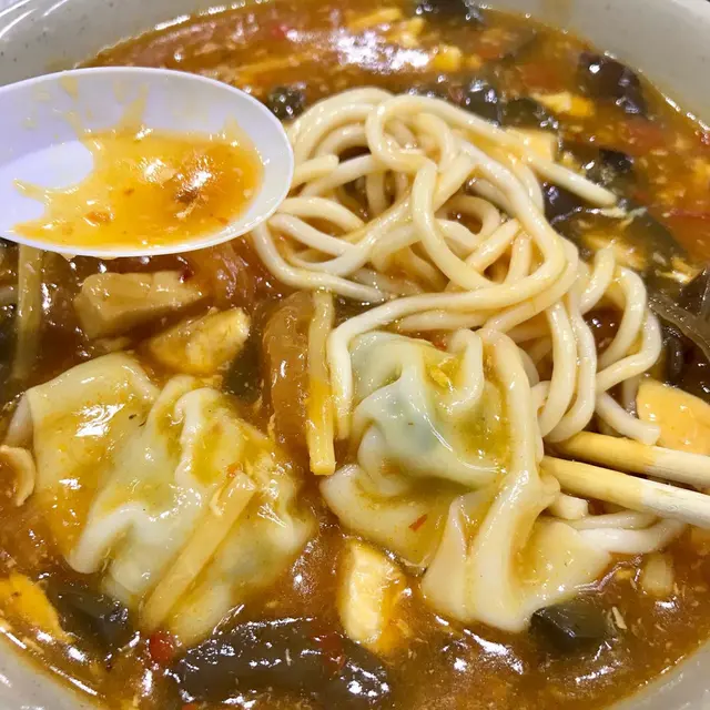 酸辣湯雲吞麵