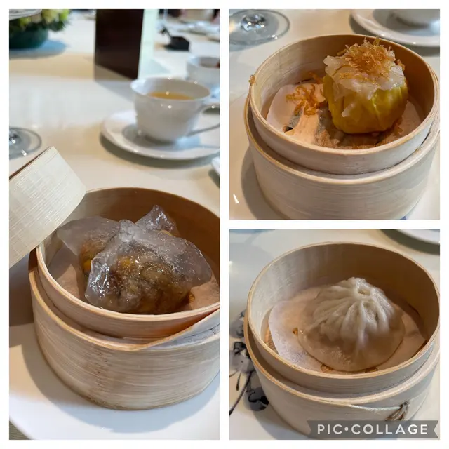 燒賣個面果啲瑤柱碎炸過好香脆，仲有專人係你面前添加乾瑤柱油，成件事好高級。素餃好特別。小籠包保持水準。