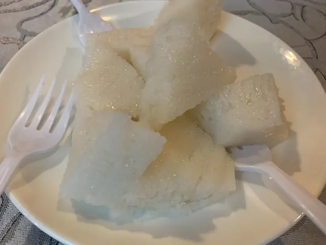 不是刻意用盡三十張照片的上載限額,而是不可漏掉為這「家常盛宴」作結的甜品:白糖糕