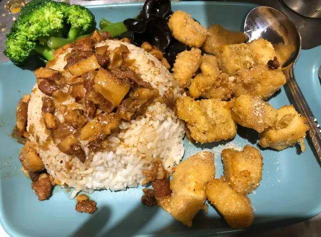 鹽酥雞滷肉飯