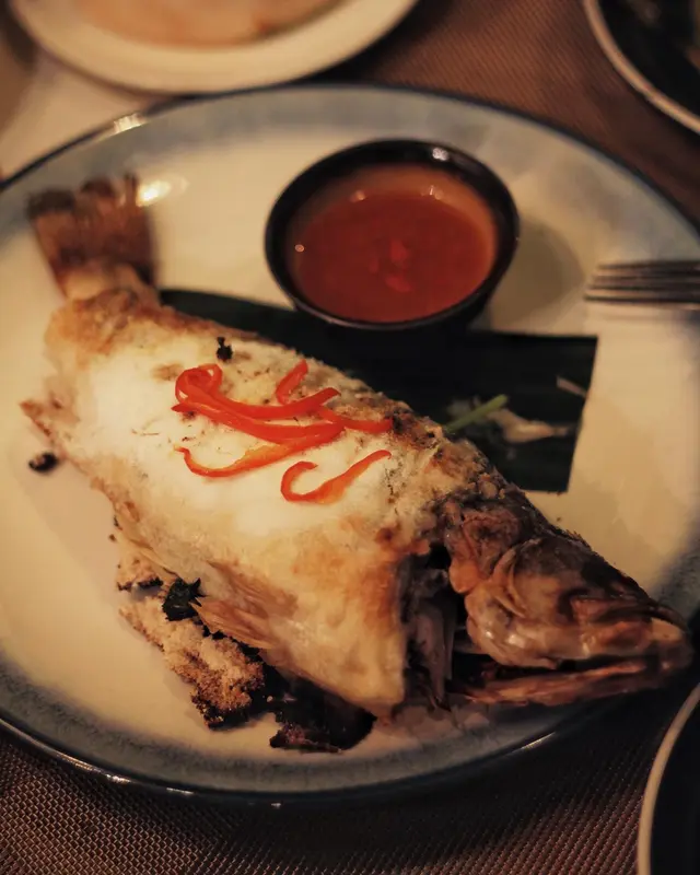 鹽焗燒魚配青檸汁