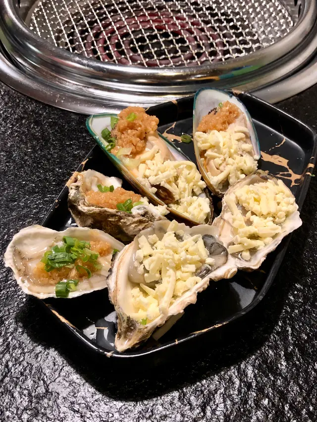 蒜蓉燒生蠔、芝士燒生蠔、蒜蓉芝士青口