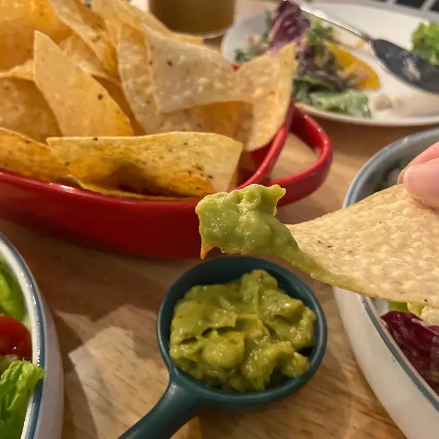 墨西哥脆片配牛油果醬