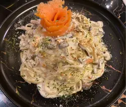 挪威烟三文鱼白汁野菌意大利粉