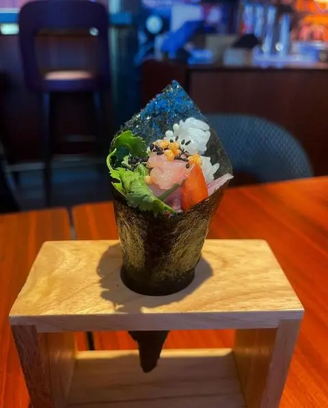 呢個都幾普通,唔知點解佢要話係推介,就係油甘魚加番茄既手卷,但係我地又食唔出油甘魚加番茄有咩配搭上既特別效果,又唔係唔好食不過普通左d咯,就係就咁砌出黎既手卷only