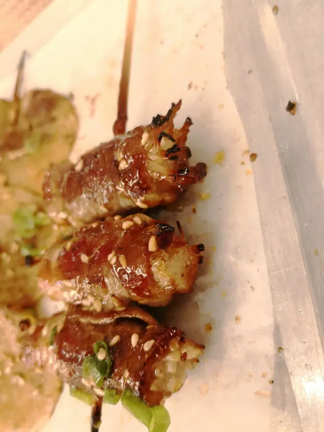 金針菇牛五花卷(1串)$28