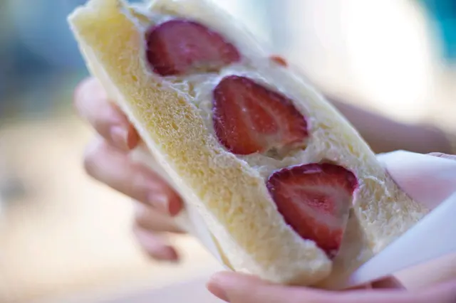 士多啤梨三文治