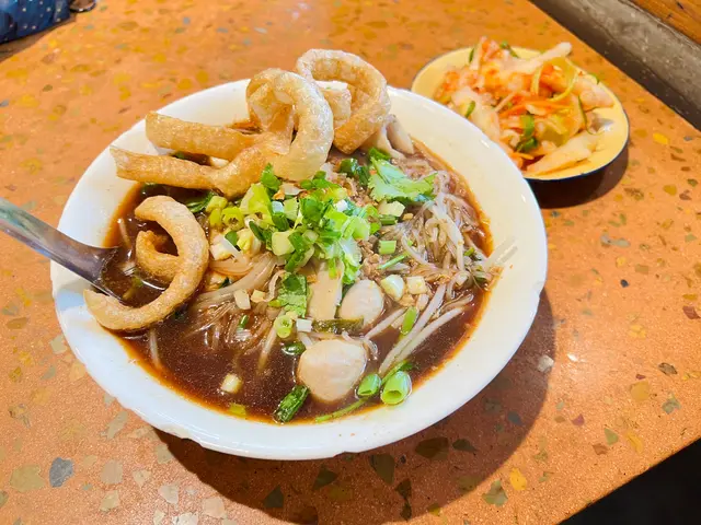 招牌昭拍耶船麵