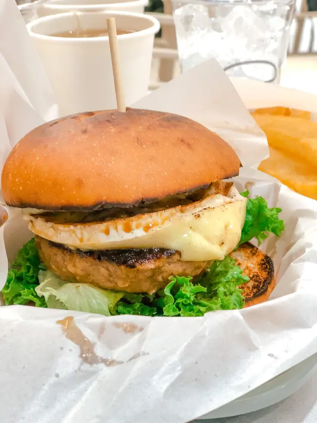 烤布利芝士牛堡