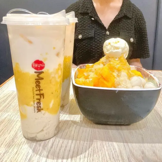 (左) 芒果豆花椰奶西米飲,(右) 迷你芒果白玉冰