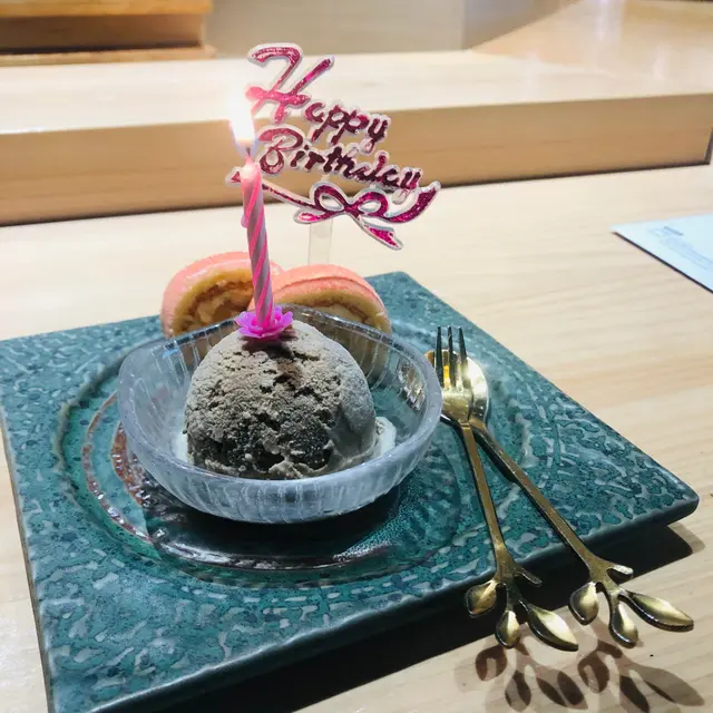 焙茶雪糕、水蜜桃口味小蛋糕