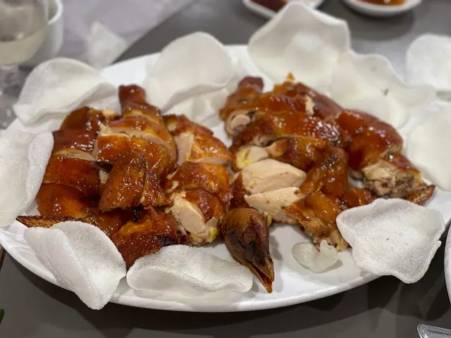 炸子雞都係佢嘅招牌菜，雞肉好嫩滑，外皮又炸得好香👍🏻