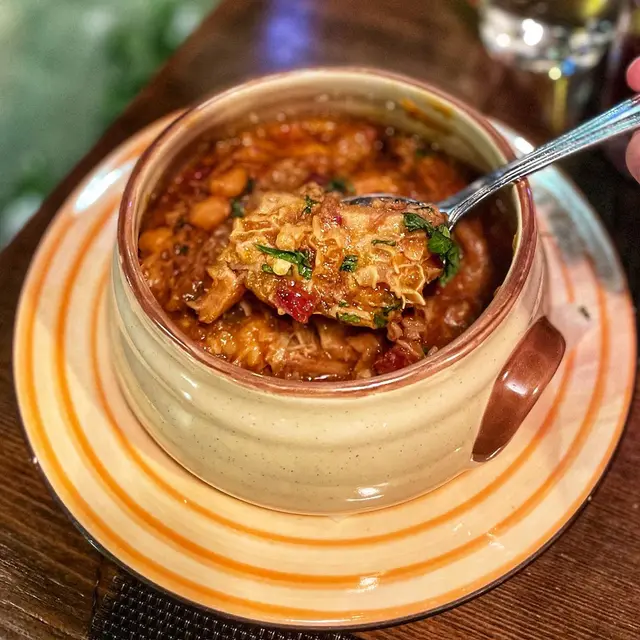 西班牙燴牛肚鷹嘴豆辣肉腸醬汁