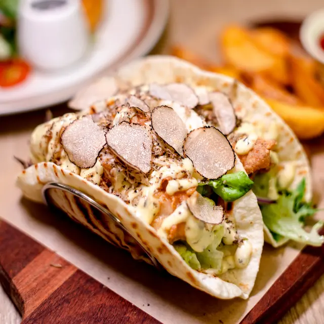 鮮松露炸魚柳夾餅配薯角