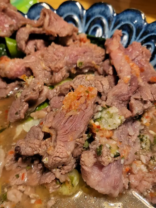 啲牛肉yip到超級咸 而且件件有筋 咬唔到