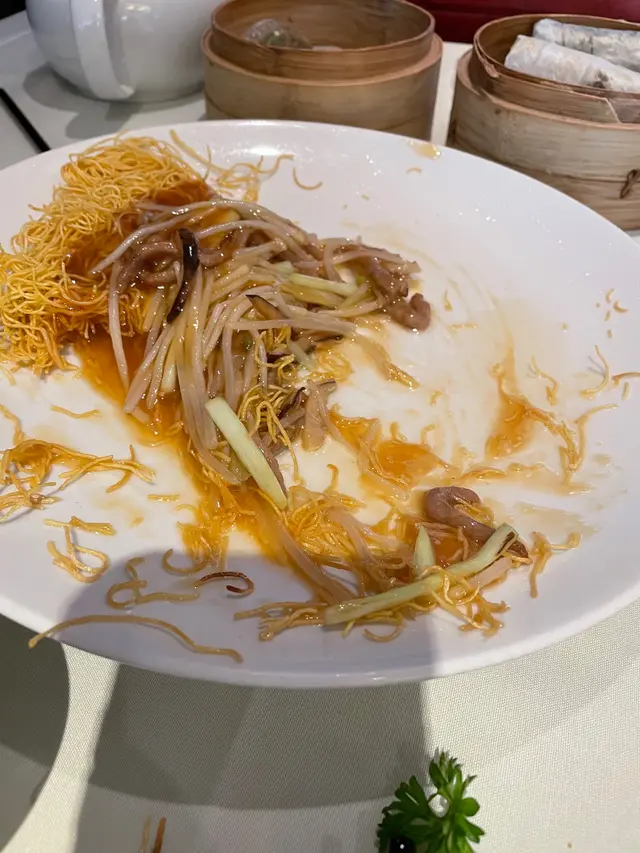全無味道嘅肉絲炒麵（好油）