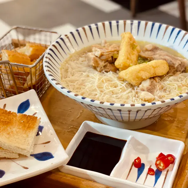 新加坡白胡椒排骨茶湯米粉