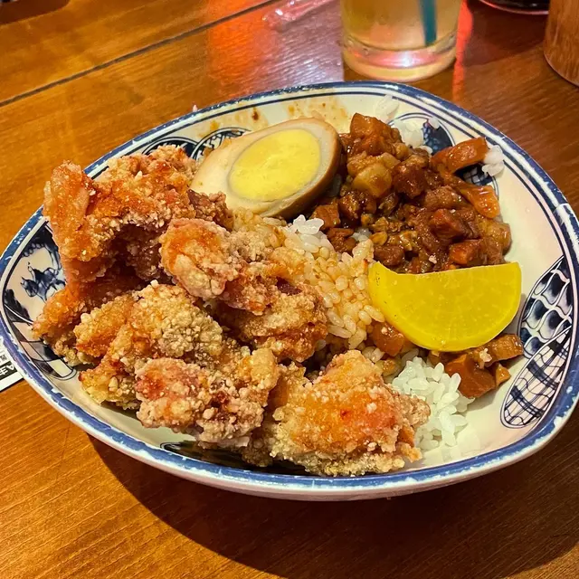 香酥雞扒魯肉飯