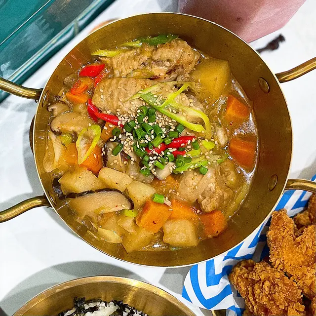 雖然Hatty嗌咗中辣，但依款安東燉雞辣度唔高，唔會好重口🌶夏天食都好適合