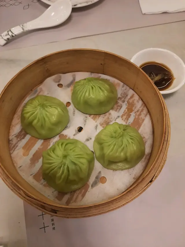 酸菜魚湯小籠包