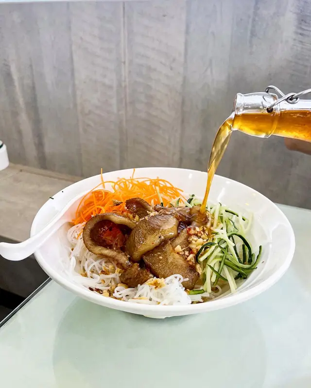 香茅豬頸肉撈檬