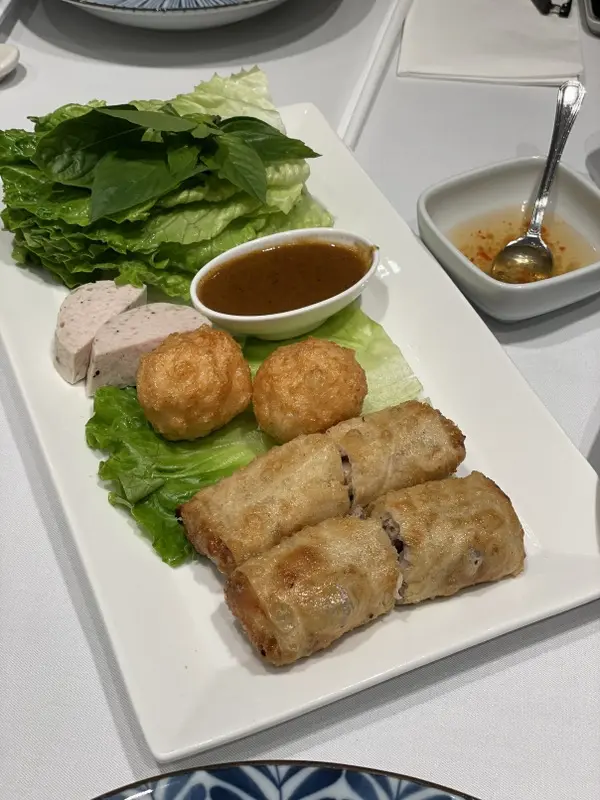 拼盤(2位) 春卷、沙嗲蝦丸、扎肉