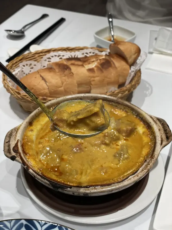 咖喱牛腩煲 加配法包