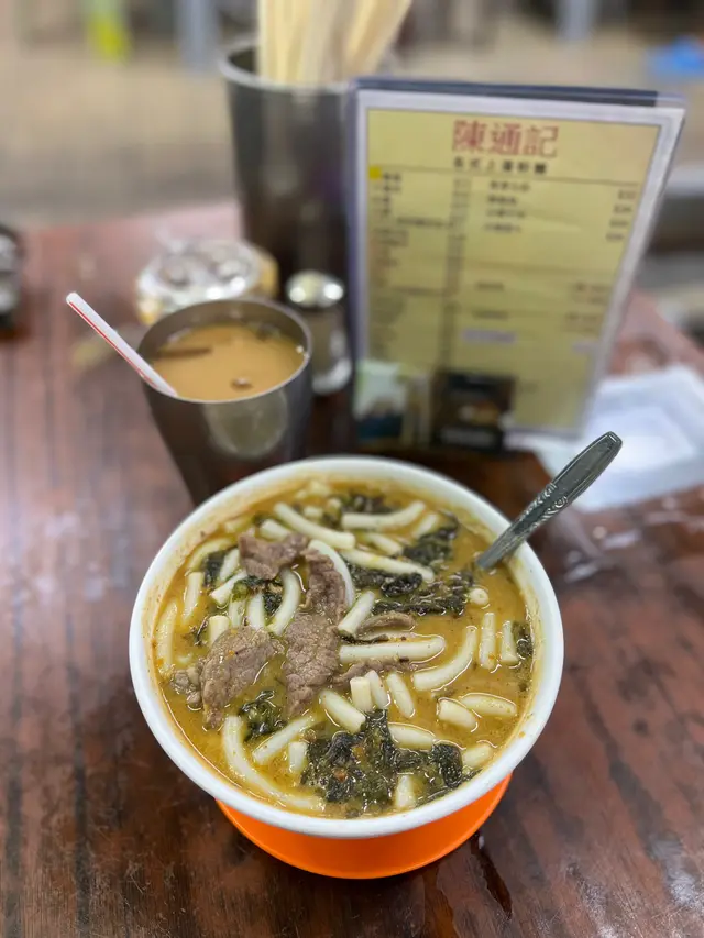 沙嗲牛肉  加紫菜米通粉