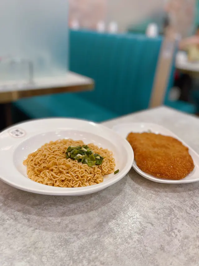 蔥油撈麵d 蔥油再加豉油， 都夠香，但係有少少鹹😜