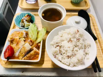 泰式檸檬雞 + 前菜 + 藜麥紅米飯 + 養生燉湯 