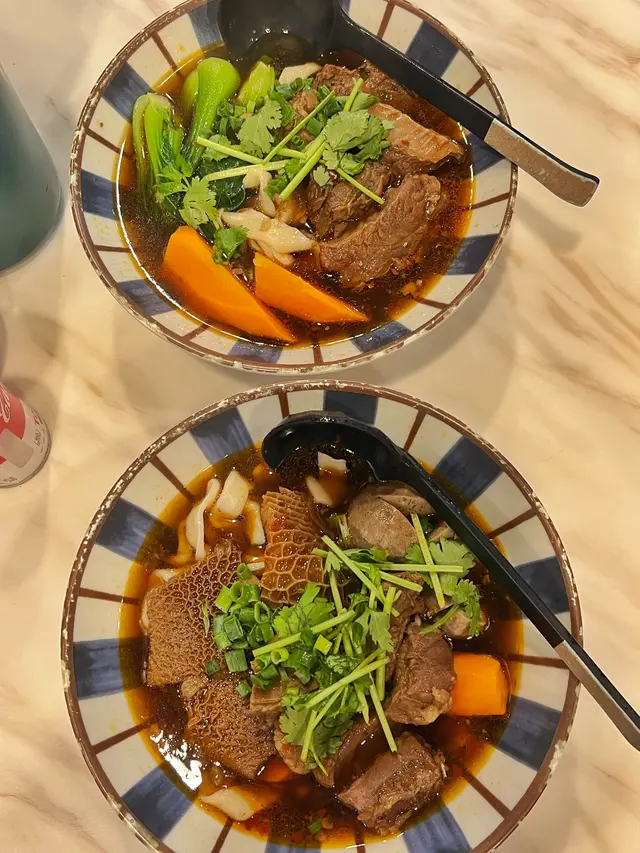 紅燒牛肉麵，三寶牛肉麵
