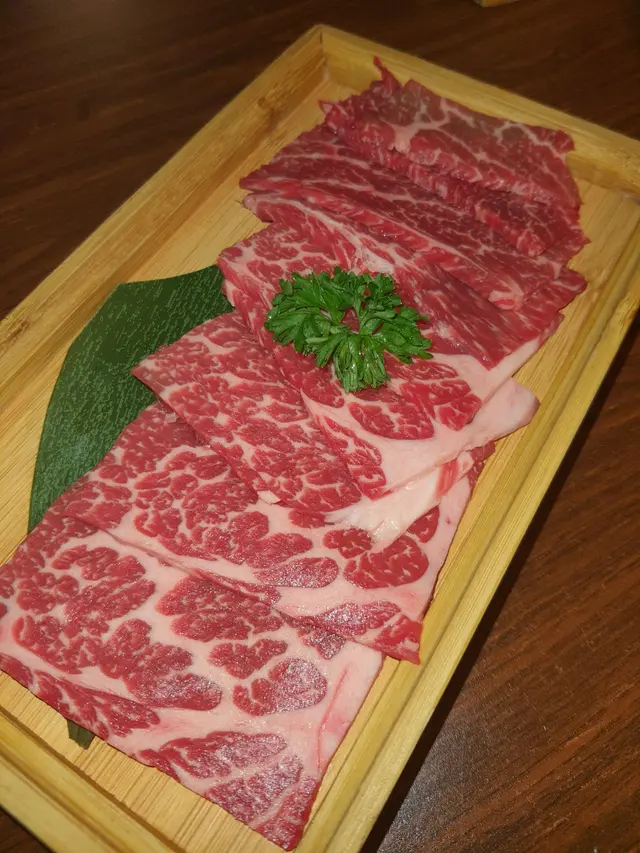 雖然不及入口即溶的和牛腩,但油脂仍豐富且有咬口, 肉味夠 