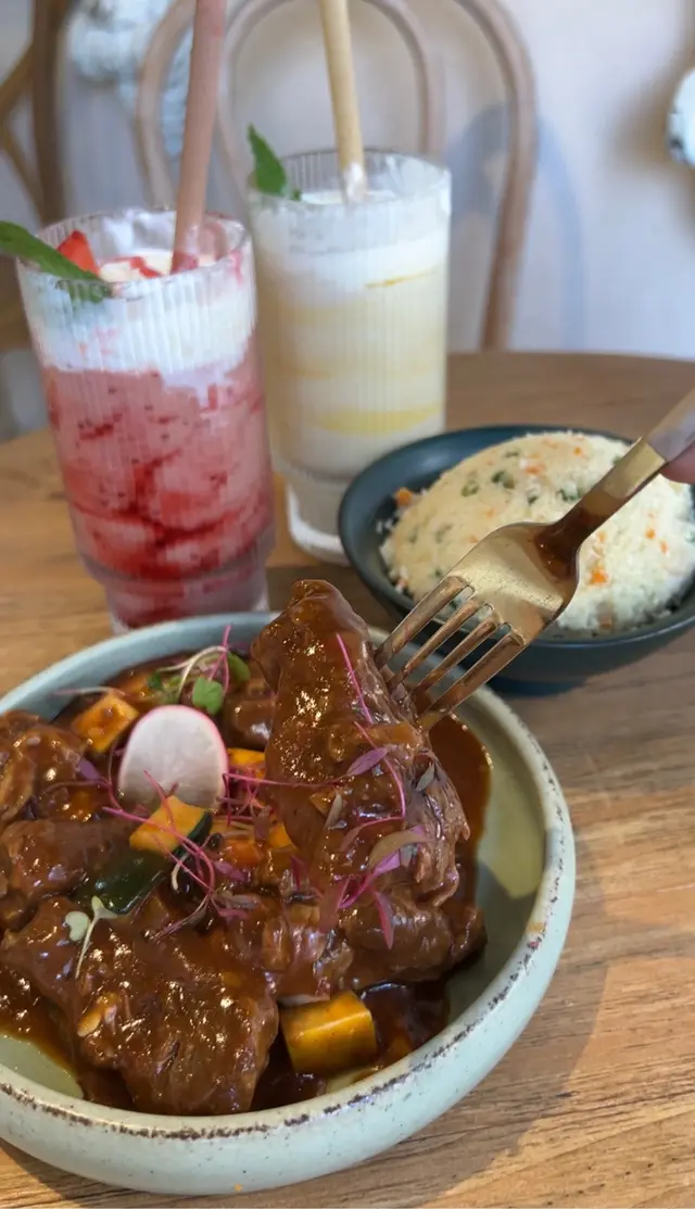法式紅酒燉牛肉配椰菜花飯 