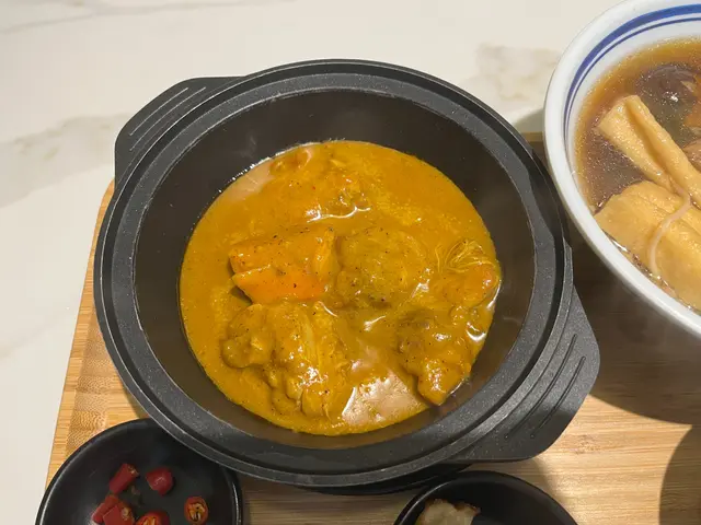 檳城椰香咖喱雞飯配肉骨茶