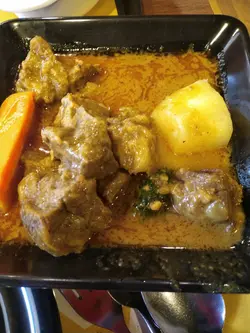 咖哩牛腩飯