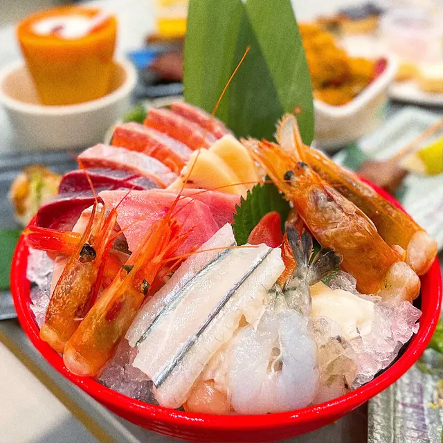 打頭陣緊係刺身啦！全部都好新鮮，質素都好高！有啲仲係好少喺放題食到🤭