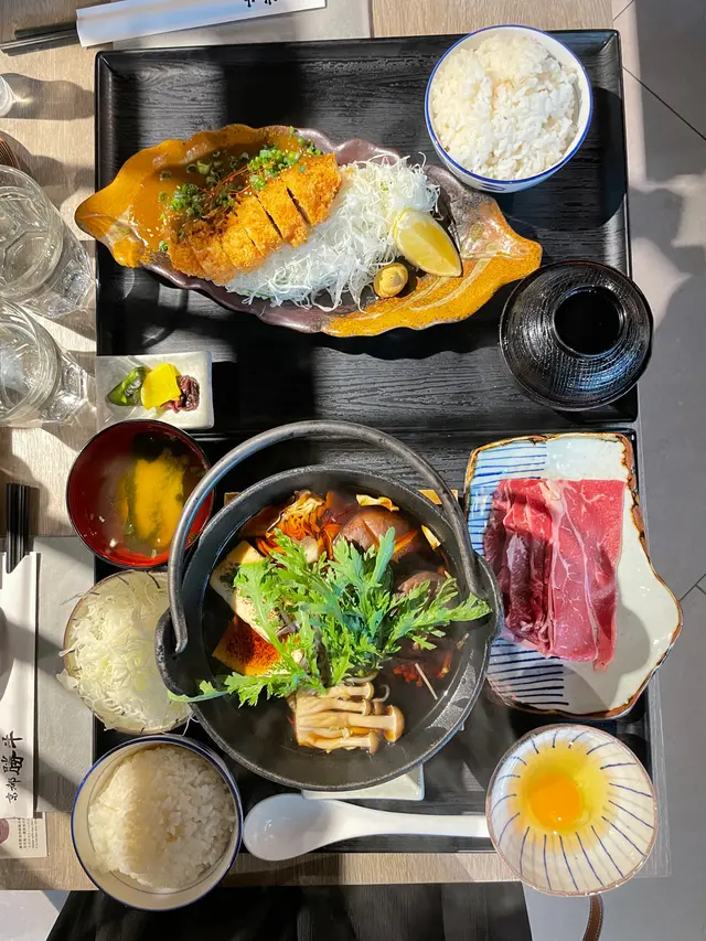 和牛壽喜燒套餐及吉列豬扒咖喱套餐