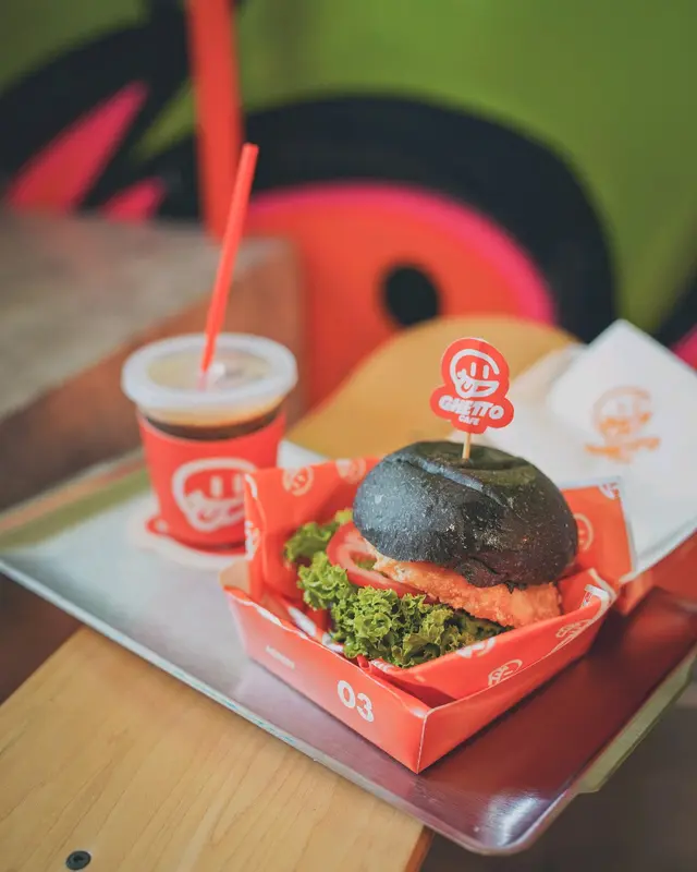 - 新鮮粒粒蝦滑漢堡
- Coffee Tonic