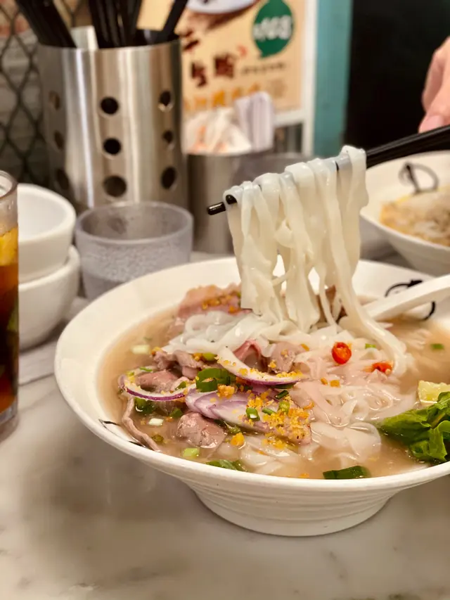 越男仔生牛湯河粉