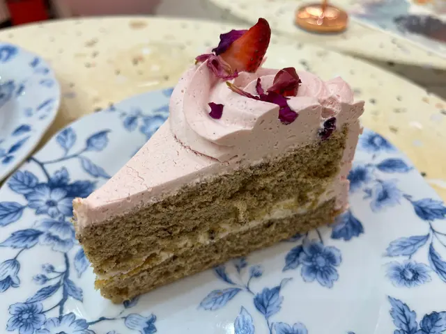 Rose  lychee  cake