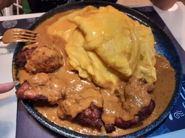 馬來咖哩滑蛋雞肉蓋飯