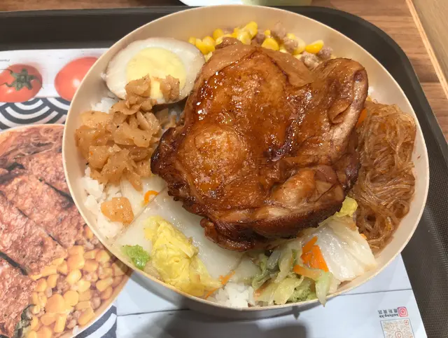 滷雞扒好入味，好好食，配茶都好好食，好開胃.