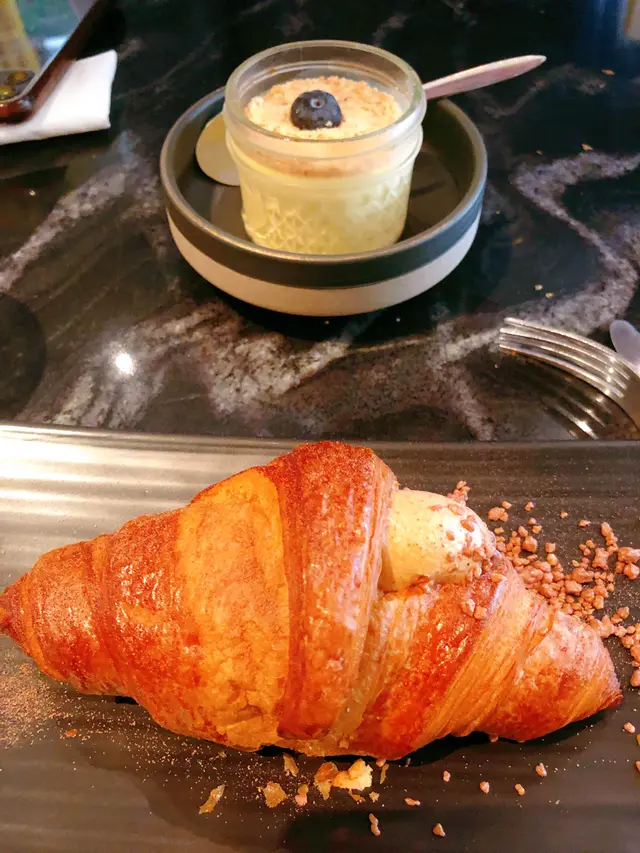 咖啡味重，啱唔愛太甜人士，不過個人鍾意甜d